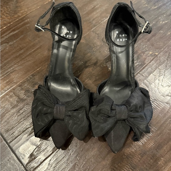 A New Day Black Bow Heels - Picture 2 of 5